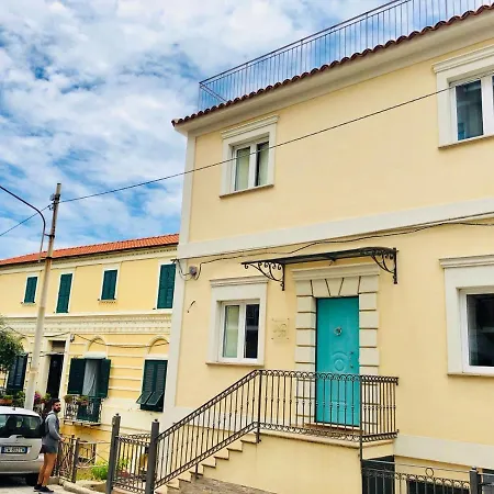 Nina Pizzo (Calabria)